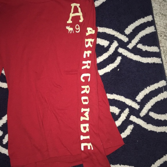 Tight Abercrombie red top - Picture 2 of 2